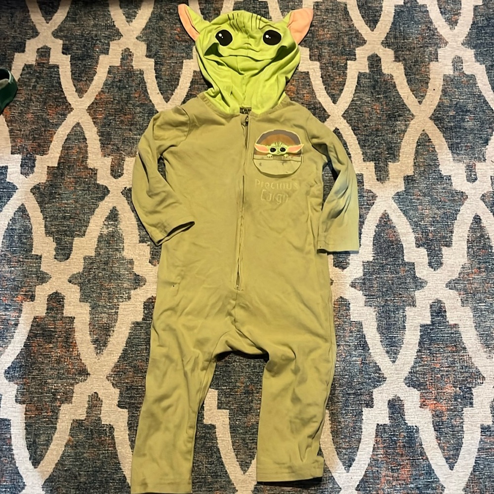 Baby yoda onesie!